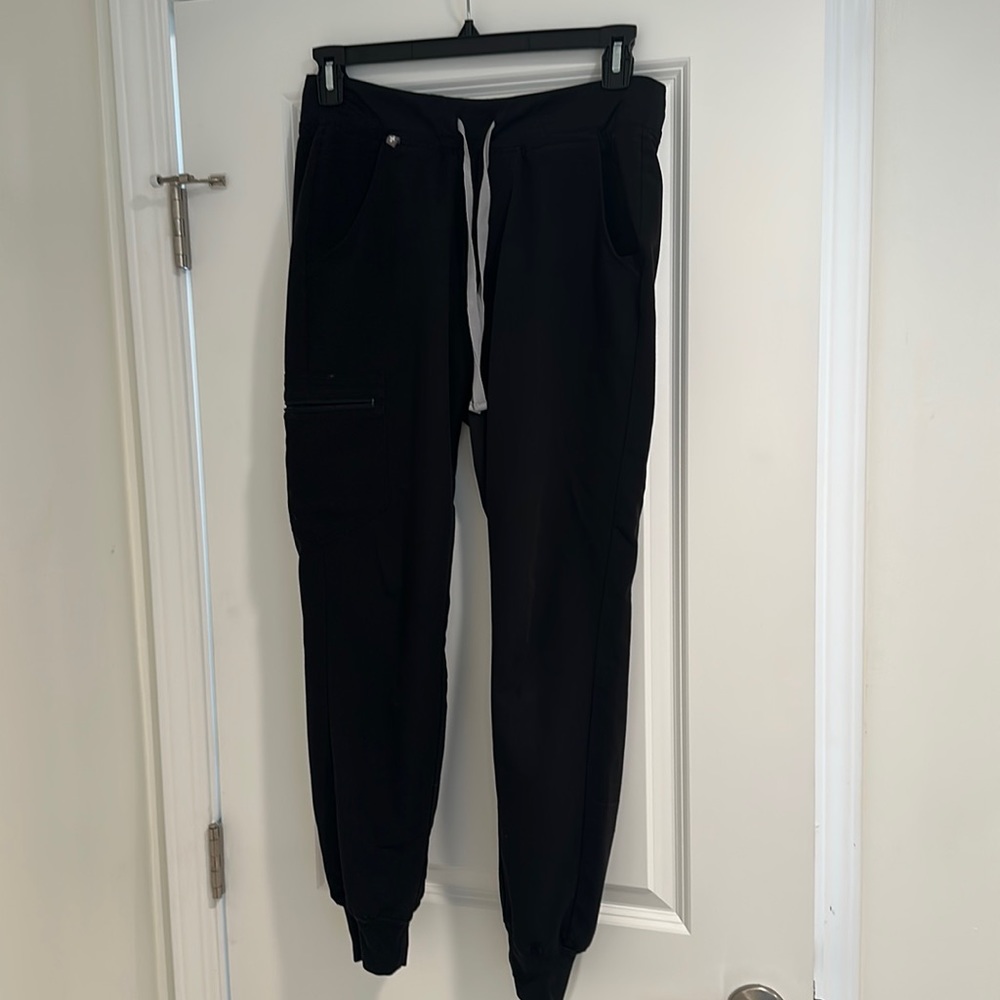 FIGS zamora jogger black